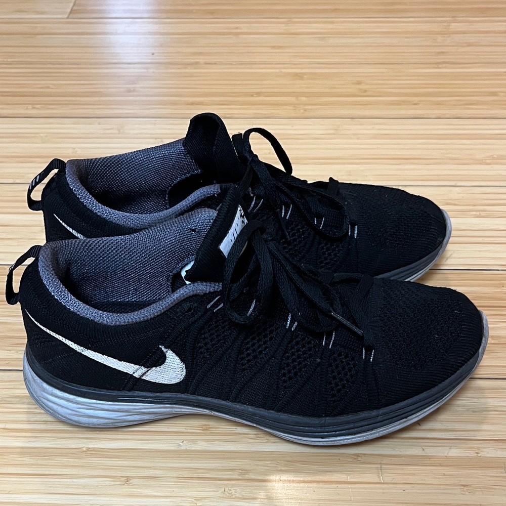 Nike Black and white Sneakers women’s 7.5 Flyknit Lunar 2